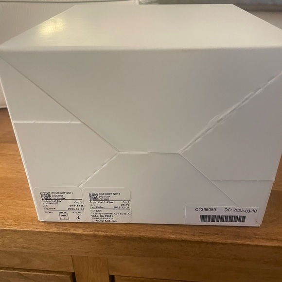 NuFace mini petite facial toning device with accessories - Picture 4 of 5